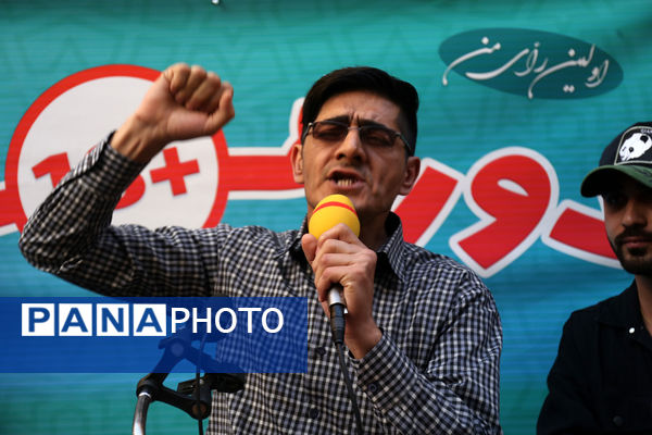 اولین روز تریبون آزاد دانش‌آموزان رأی اولی با عنوان «دورهمی ۱۸+»