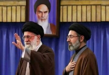 روایتی از بازدید سال ۹۶ رهبر شهید انقلاب و آیت‌الله سیدمجتبی خامنه‌ای از مناطق زلزله‌زده سرپل ذهاب کرمانشاه