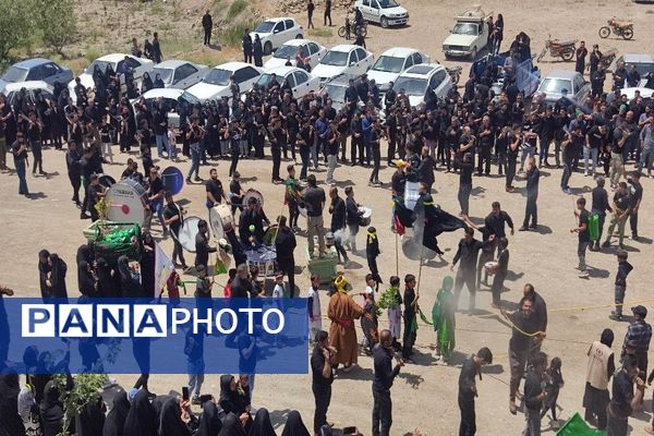 آئین با شکوه عزاداری آقا اباعبدالله الحسین (ع)در روز عاشوراحسینی