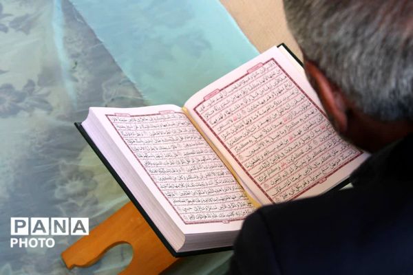 برنامه جزء خوانی قرآن کریم در گلزار شهدای شهرستان مروست