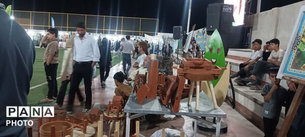 نمایشگاه پسته و محصولات غذایی در شهر احمدآباد اردکان