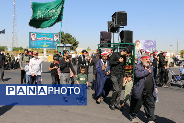 جلوه‌هایی از حضور نوجوانان در مراسم سالگرد ارتحال امام خمینی(ره)