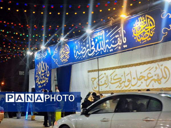 شادی مردم در کوچه وخیابان‌های مشهد در شب نیمه شعبان