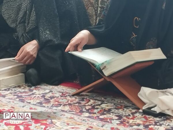 محفل انس با قرآن کریم‌‌ در روستای مهدی آباد خلیل آباد