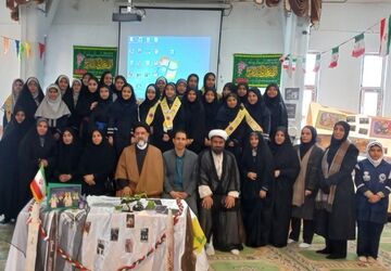 مدرسه انقلاب در دبیرستان دوره اول زینبیه۲ برگزار شد
