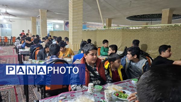 افطار دوستانه دبیرستان ملاصدرا؛ لحظاتی به یادماندنی برای دانش‌آموزان