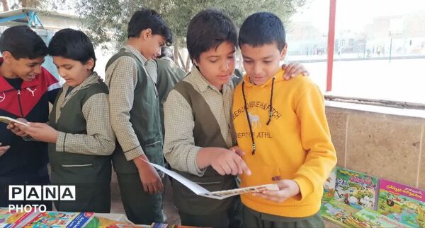 برپایی نمایشگاه کتاب به مناسبت هفته امور تربیتی در دبستان احمد کاظمی بک