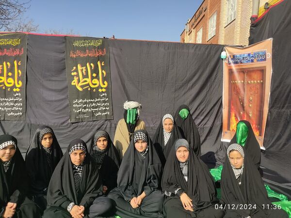 برپایی موکب شهادت حضرت فاطمه(س) در دبیرستان دخترانه نوید ناحیه ۵ مشهد
