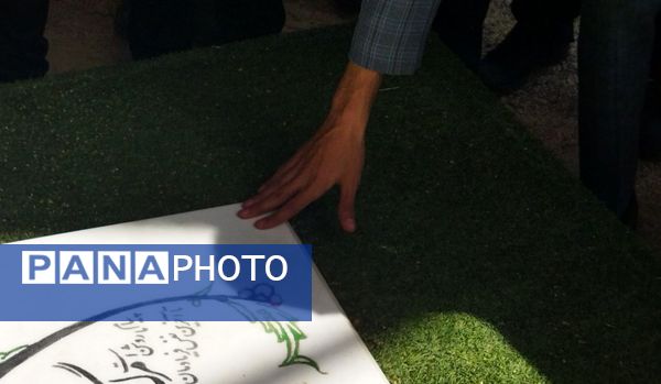 ادای احترام دانش آموزان پایه دهم  دبیرستان شاهد ابوذر غفاری به مقام شامخ شهدا