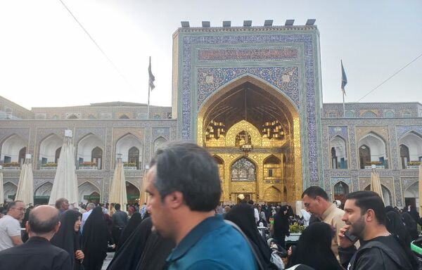 سیل عظیم زائران و مجاوران حرم امام رضا (ع) در روز آغاز امامت حضرت مهدی (عج)