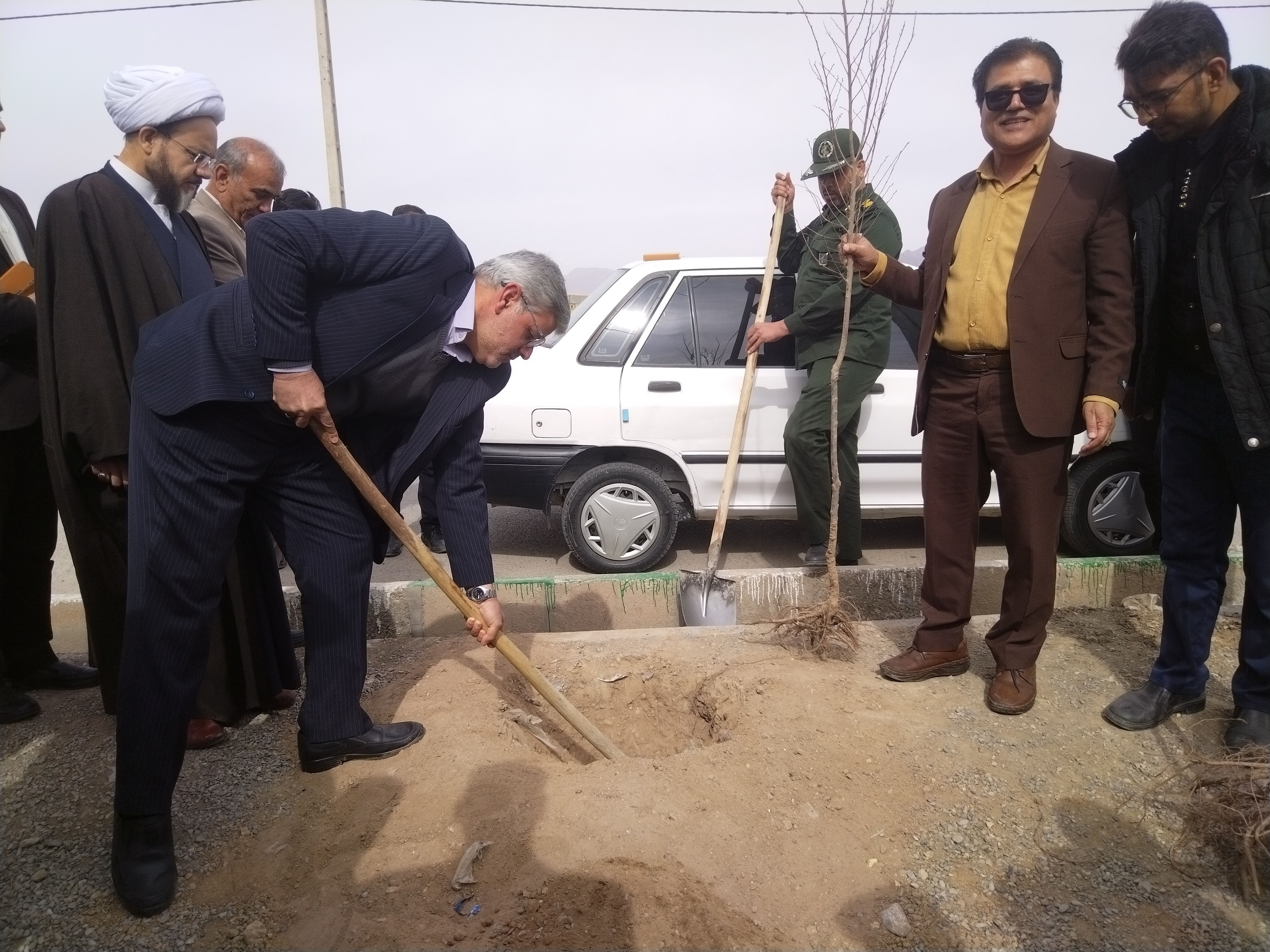 مراسم درخت کاری در مدرسه پویندگان فرهنگ شهرستان خلیل آباد 