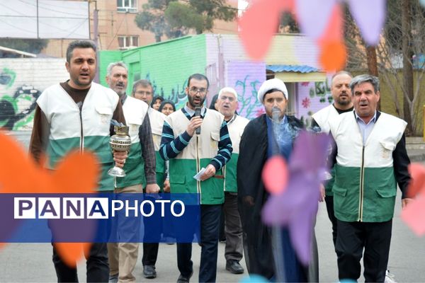 حضور خادمان رضوی در مدرسه قدر بهارستان‌دو