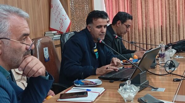 جلسه بررسی عملکرد و کیفیت آموزشی مدارس شهرستان بن با حضور مسئولان استانی