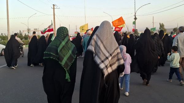 همایش پیاده‌روی استغاثه به حضرت صاحب الزمان در مسیر مسجد جمکران