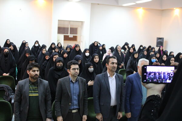 تجلیل از دانش‌آموزان برگزیده در چهل ودومین جشنواره فرهنگی هنری امید فردا شهرستان بن