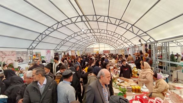 نمایشگاه یلدا در سایه‌سار چنار کهن لاهیجان تبریز گشایش یافت