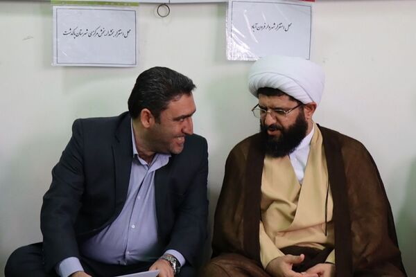 میز خدمت ویژه فرهنگیان در شهرستان پاکدشت به‌مناسبت گرامیداشت هفته معلم 