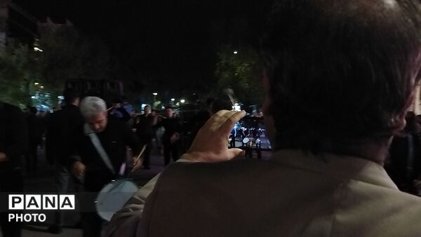 دسته عزاداری روستای اردمه در مراسم چهلم رهبر شهید و شهدای میناب در حسینیه امام 