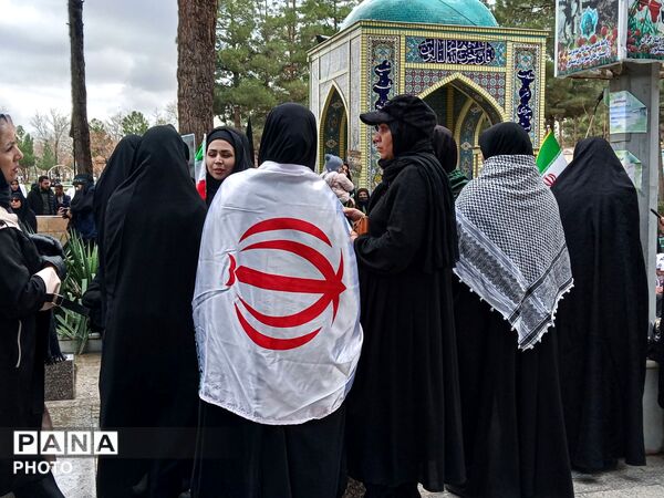 وداع با پیکر مطهر شهید فرشاد بنام در گلزار شهدا نیشابور 