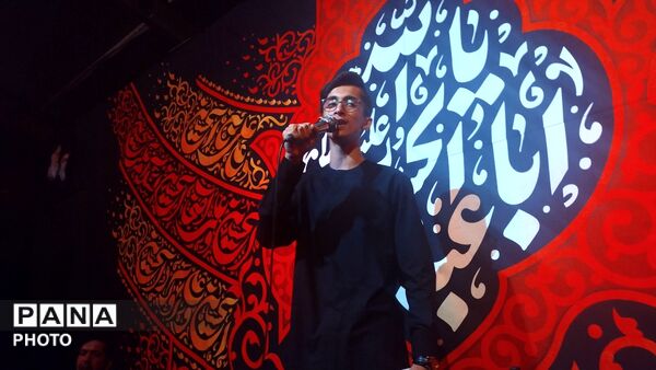 حضور مردم در هیئت انصارالمهدی در سومین شب محرم