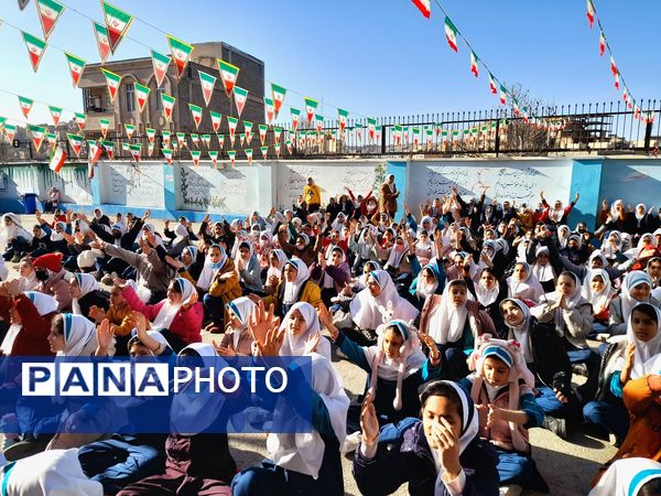 شور و نشاط دانش‌آموزان مدارس منطقه پردیس در جشن‌های دهه فجر انقلاب اسلامی 