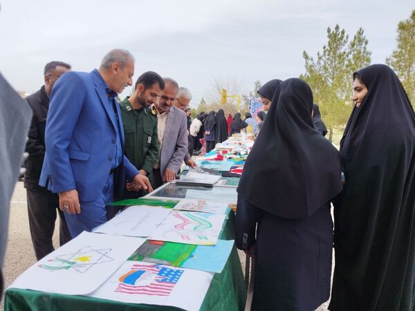 جشن مدرسه‌ای «ایرانمون» در مدرسه شهدای میانشهر