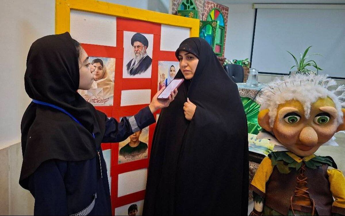 رونمایی از عروسک تلویزیونی «قاصدک» گامی نو برای انتقال مفاهیم دفاع مقدس به کودکان و نوجوانان است