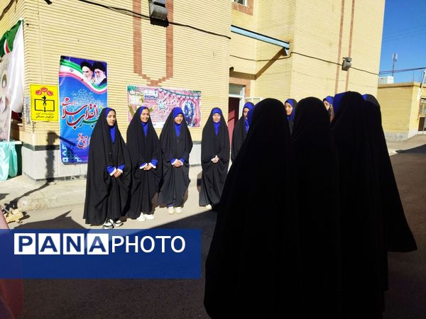 نواختن زنگ انقلاب به‌مناسبت دهه فجر در راز و جرگلان