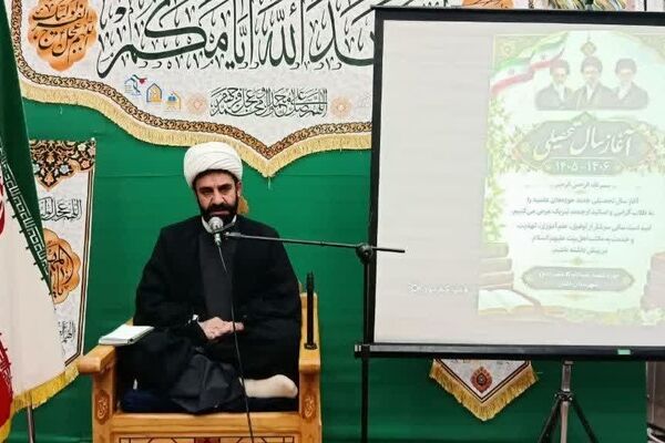 عالم دینی موفق باید در کنار تهذیب و تفقه، درد مردم را بشناسد و گره‌گشای مشکلات جامعه باشد