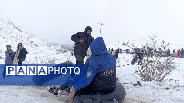  برف بازی مردم نیشابور در روستای برف ریز 