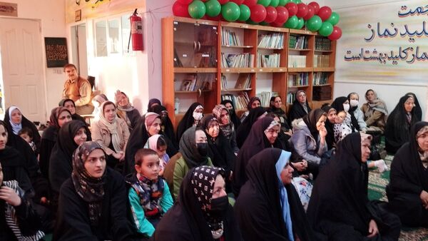 جلسه آموزش فرزند پروری برای والدین در مدرسه دخترانه مهندس رحمانی فرد ناحیه یک مشهد 