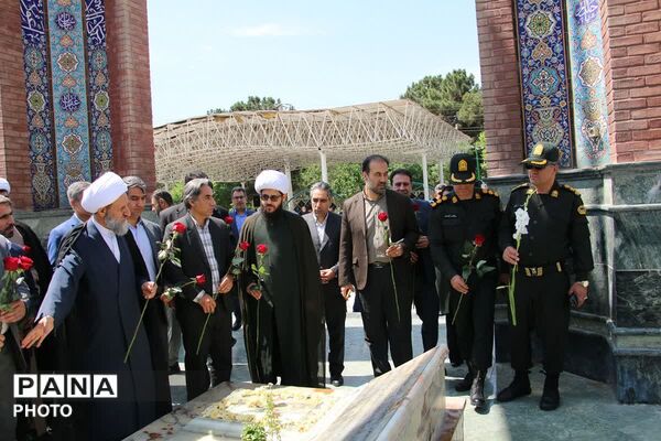 گرامی داشت مقام معلم و آئین گلباران مزار شهدای گمنام