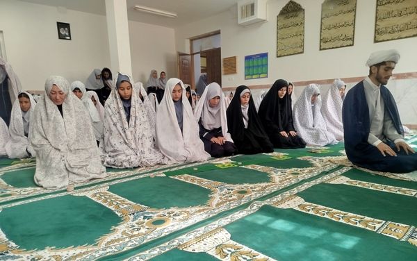 جشن ماه مهرومدرسه دردبیرستان وکیلی ۱۰نیشابور
