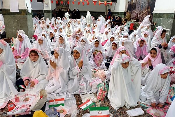 برگزاری جشن تکلیف مختص ۱۰۰۰ دانش‌آموز دختر در مسجد سلمان فارسی