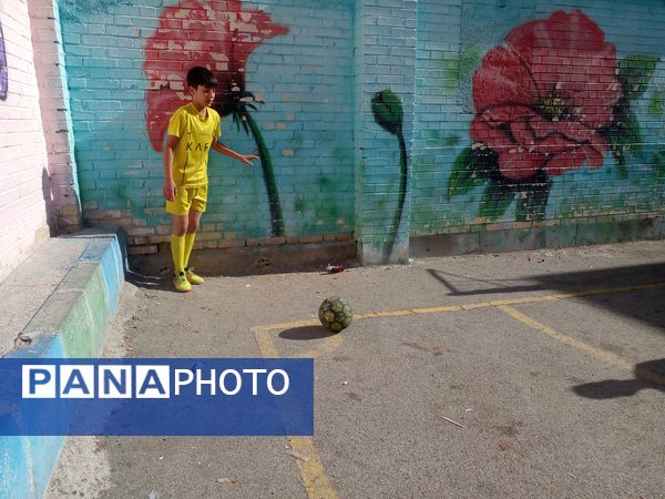 برگزاری مسابقه فوتبال درون مدرسه‌ای شهید فرمانی