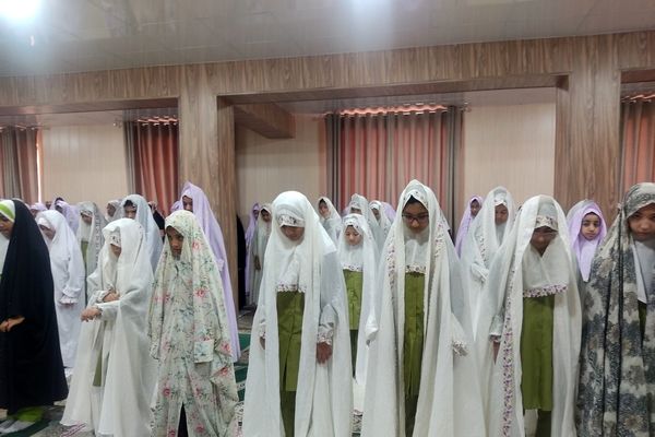 نماز جماعت ظهر و عصر به امامت امام جمعه حاجی‌‌آباد