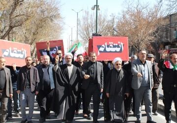 راهپیمایی دانش‌آموزان در همدان