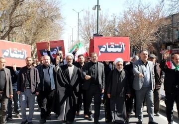 راهپیمایی دانش‌آموزان در همدان