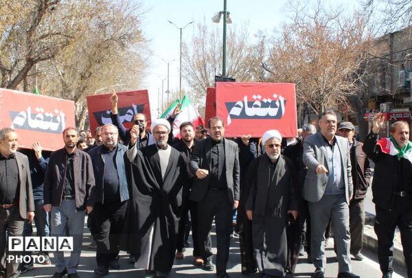 راهپیمایی دانش‌آموزان در همدان
