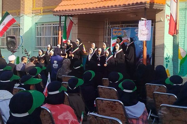 نواختن زنگ استکبارستیزی در دبیرستان ریحانه النبی باقرشهر 