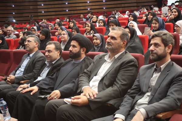  آیین تجلیل از برگزیدگان چهل و دومین دوره مسابقات فرهنگی و هنری دانش‌آموزان شهر تهران
