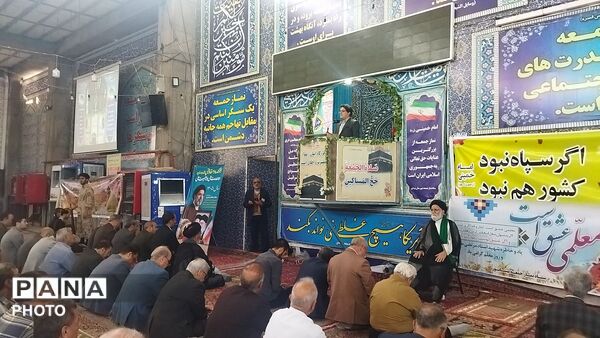 از پیر تا دانش آموز در نماز جمعه نیشابور حضور دارند-۱