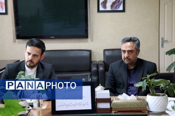 نشست هم‌اندیشی معاونت پرورشی و فرهنگی اداره‌کل آموزش و پرورش با ناحیه 4 مشهد