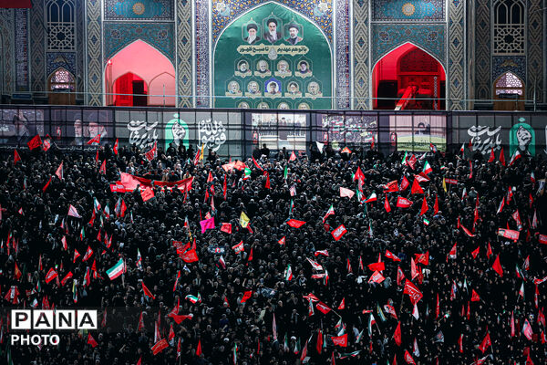 اقامه نماز بر پیکر مطهر رهبر شهید انقلاب در حرم مطهر رضوی-۲