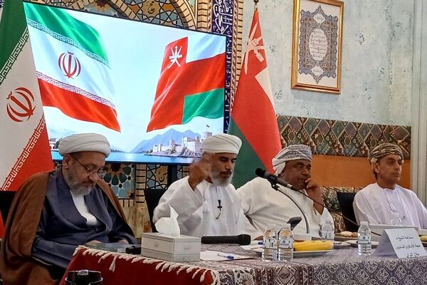 نشست عمان و ایران در مسقط و رونمایی از کتاب رهبر شهید