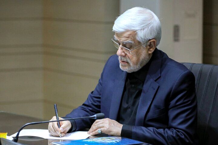عارف به حجت‌الاسلام والمسلمین سیدمحمد خاتمی تسلیت گفت
