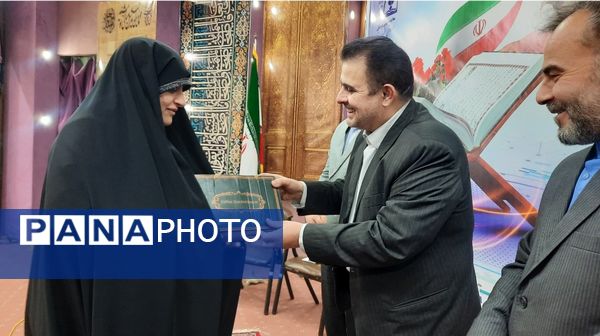 نشست صمیمی هم‌افزایی مربیان قرآنی استان خراسان رضوی