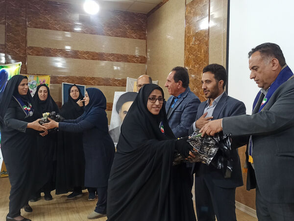 نشست هم‌اندیشی مسئولان سازمان دانش‌آموزی نواحی و مناطق استان فارس