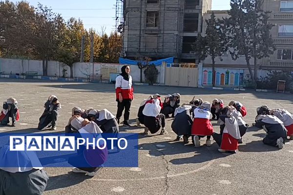 هلال‌احمر در بعثت ۲؛ تمرین ایمنی با دختران دبستانی