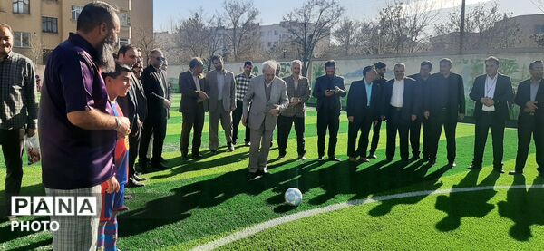 افتتاحیه زمین چمن در دبستان پسرانه گلستان ناحیه ۷ آموزش و پرورش مشهد مقدس 